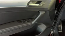 VW Touran Life TSI in 0E Grenadillschwarz Metallic
