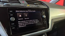 VW Touran Life TSI in 0E Grenadillschwarz Metallic