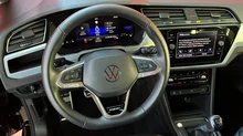 VW Touran Life TSI in 0E Grenadillschwarz Metallic