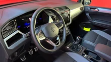 VW Touran Life TSI in 0E Grenadillschwarz Metallic