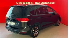 VW Touran Life TSI in 0E Grenadillschwarz Metallic