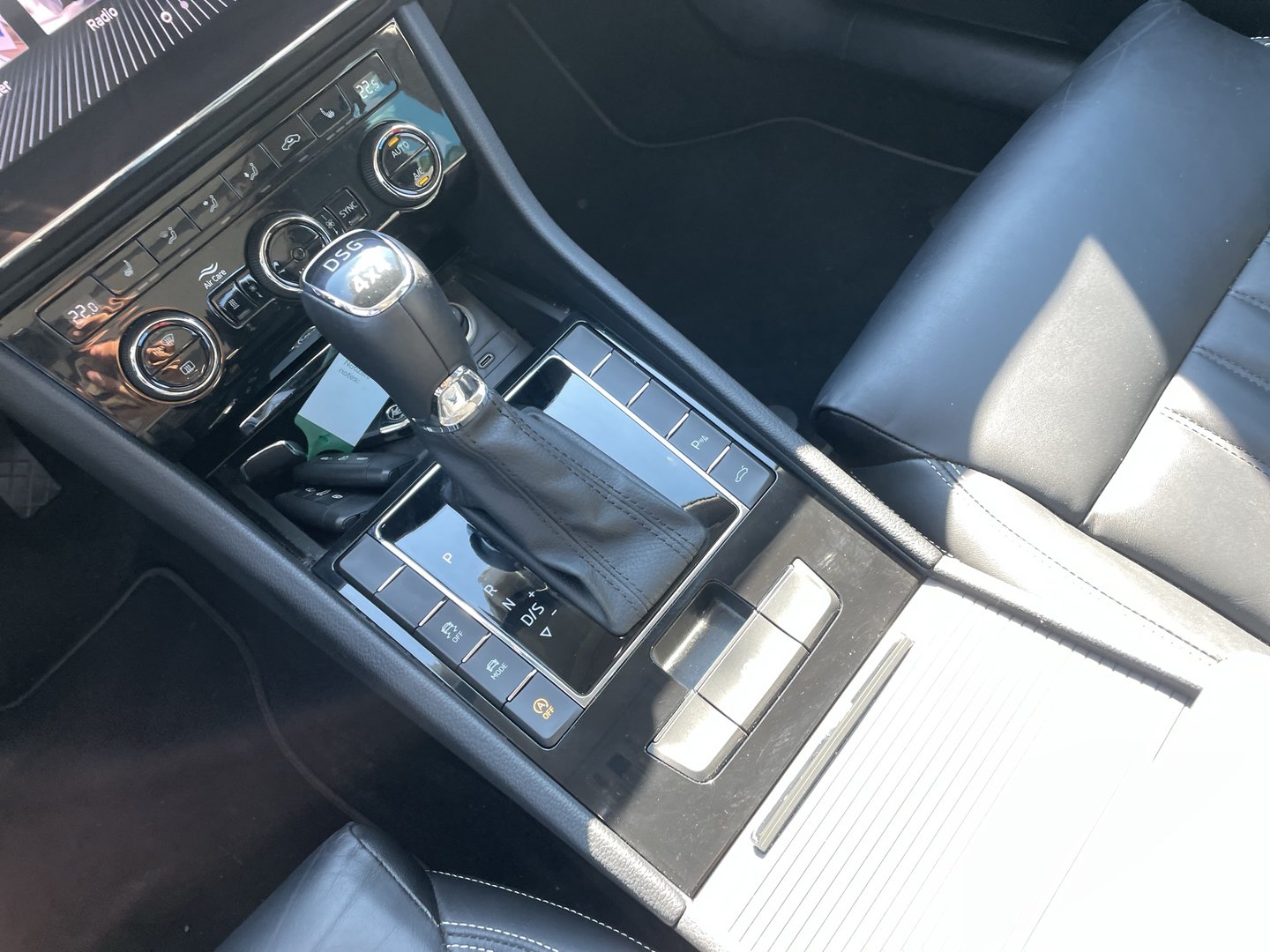 Škoda SUPERB Combi 4x4 L&K TDI DSG | Bild 18 von 26