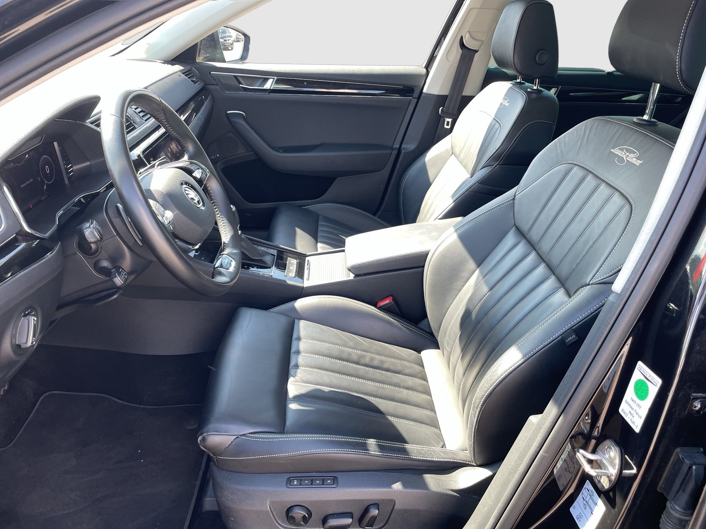 Škoda SUPERB Combi 4x4 L&K TDI DSG | Bild 9 von 26