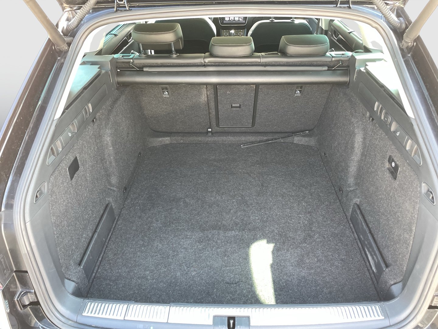 Škoda SUPERB Combi 4x4 L&K TDI DSG | Bild 21 von 26
