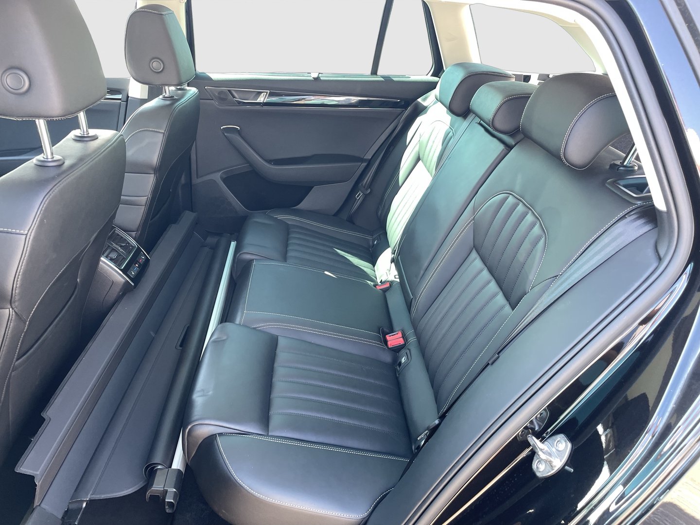 Škoda SUPERB Combi 4x4 L&K TDI DSG | Bild 19 von 26