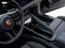 Porsche Macan 4 in oakgrünmetallic neo