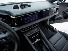 Porsche Macan 4 in oakgrünmetallic neo