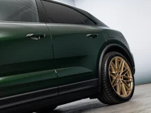 Porsche Macan 4 in oakgrünmetallic neo