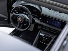 Porsche Macan 4 in oakgrünmetallic neo