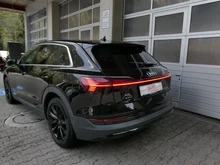 Audi e-tron 50 quattro 230 kW Business in Brillantschwarz