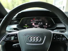 Audi e-tron 50 quattro 230 kW Business in Brillantschwarz