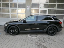 Audi e-tron 50 quattro 230 kW Business in Brillantschwarz
