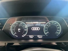 Audi Q8 50 e-tron quattro business in Magnetgrau