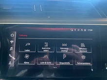 Audi Q8 50 e-tron quattro business in Magnetgrau