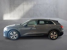 Audi Q8 50 e-tron quattro business in Magnetgrau