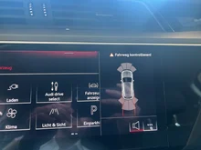Audi Q8 50 e-tron quattro business in Magnetgrau