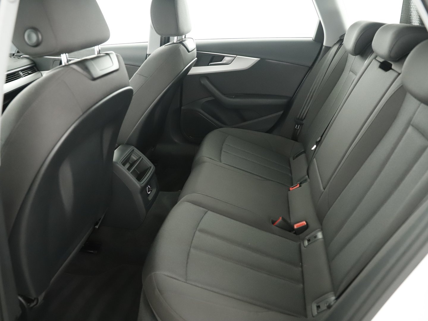 Audi A4 Avant 40 TFSI S line | Bild 10 von 16