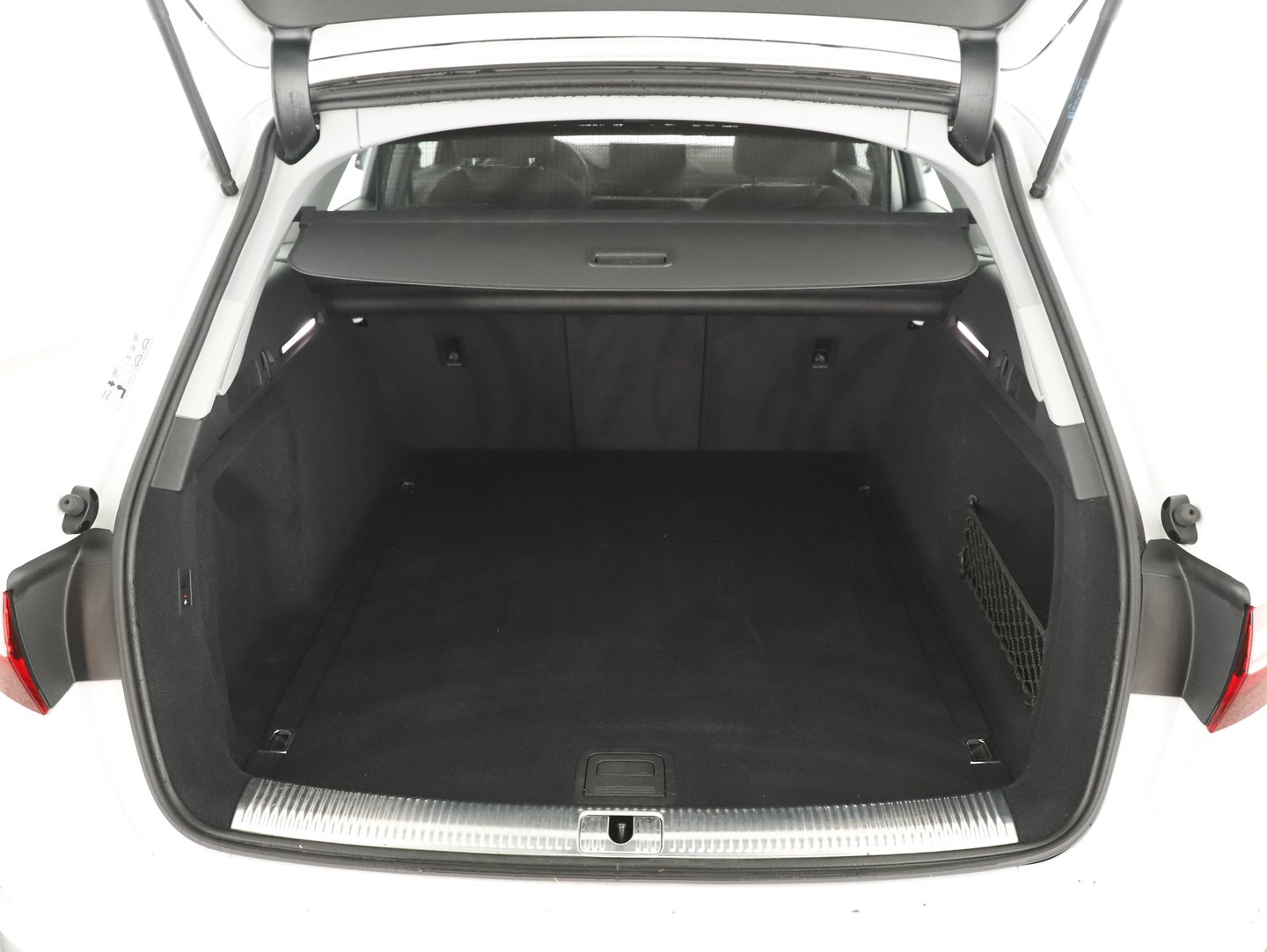 Audi A4 Avant 40 TFSI S line | Bild 11 von 16