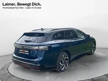 VW ID.7 Tourer GTX 4MOTION 250 kW in Aquamarinblau Dach Schwarz