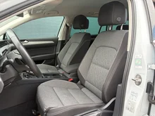 VW Passat Variant GTE in 2Y Gletscherweiß Metallic