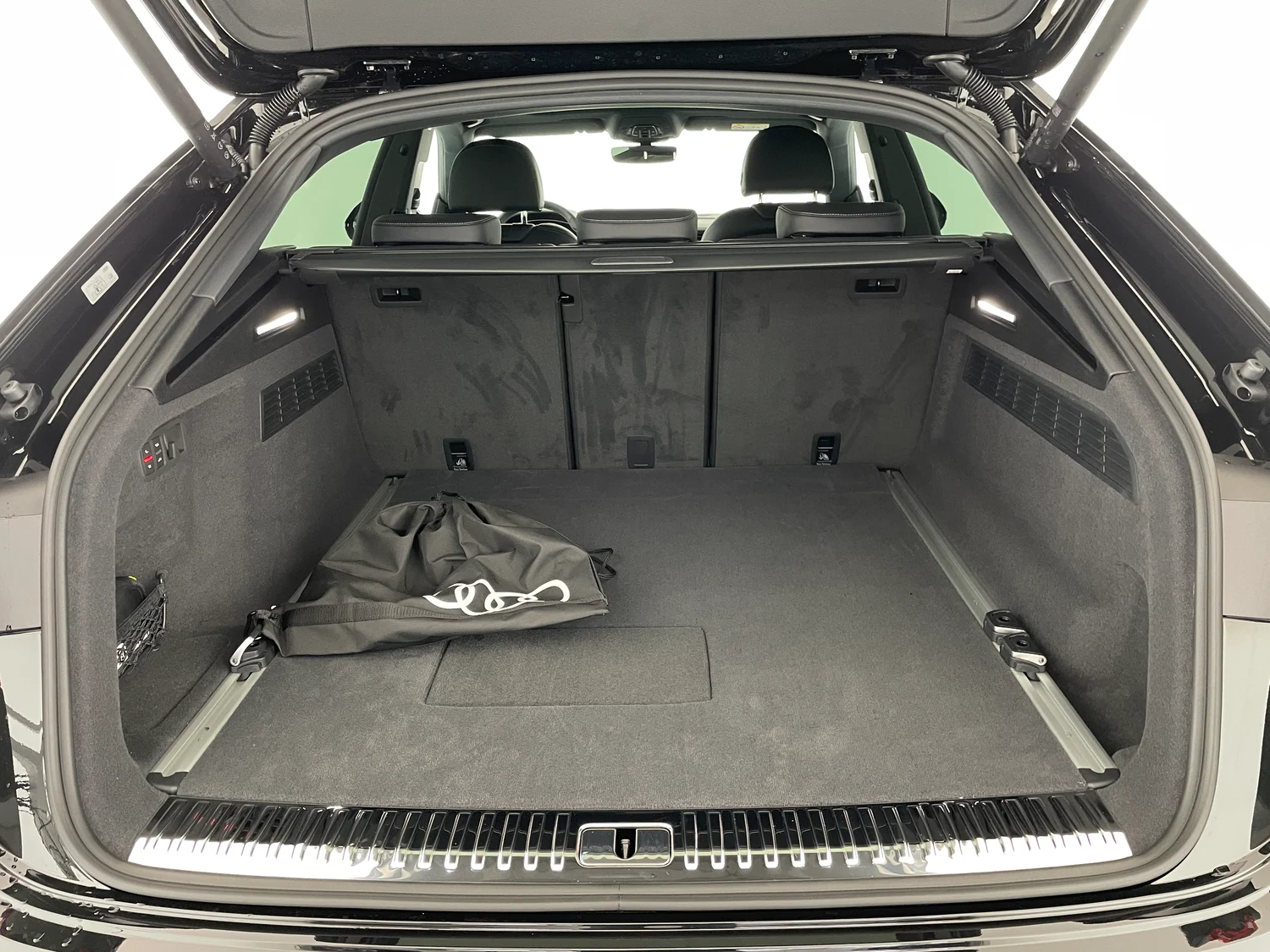 Bild eines Audi Q8 e-hybrid quattro 290 kW