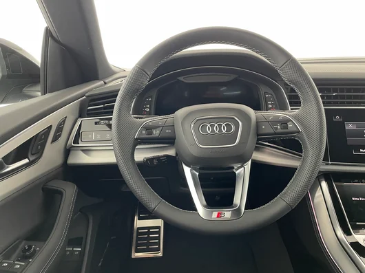 Bild eines Audi Q8 e-hybrid quattro 290 kW