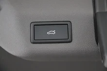 VW California Multivan California eHybrid 180 kW 4M in Candyweiß / Dach Deepblack Perleffekt
