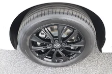 VW California Multivan California eHybrid 180 kW 4M in Candyweiß / Dach Deepblack Perleffekt