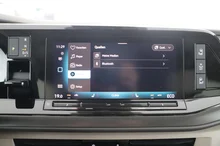VW California Multivan California eHybrid 180 kW 4M in Candyweiß / Dach Deepblack Perleffekt