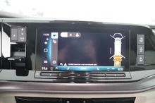 VW California Multivan California eHybrid 180 kW 4M in Candyweiß / Dach Deepblack Perleffekt