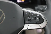 VW California Multivan California eHybrid 180 kW 4M in Candyweiß / Dach Deepblack Perleffekt