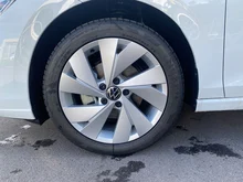 VW Golf Variant Life mHeV DSG in Pure White