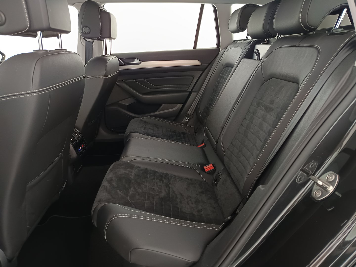 VW Passat Variant Highline TDI SCR DSG | Bild 26 von 30