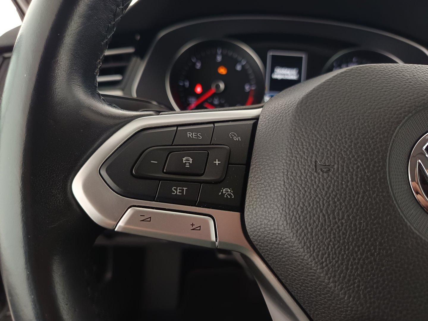 VW Passat Variant Highline TDI SCR DSG | Bild 15 von 30