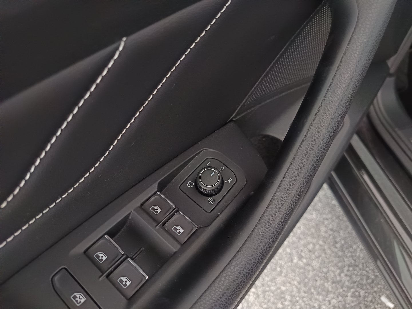 VW Passat Variant Highline TDI SCR DSG | Bild 11 von 30