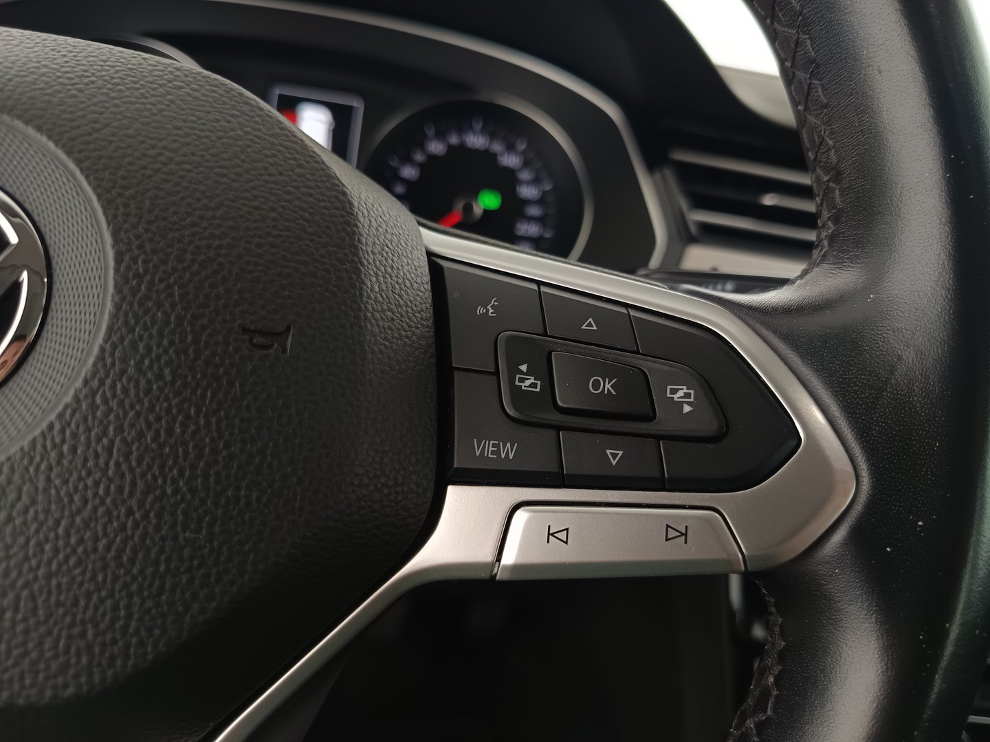 VW Passat Variant Highline TDI SCR DSG | Bild 16 von 30