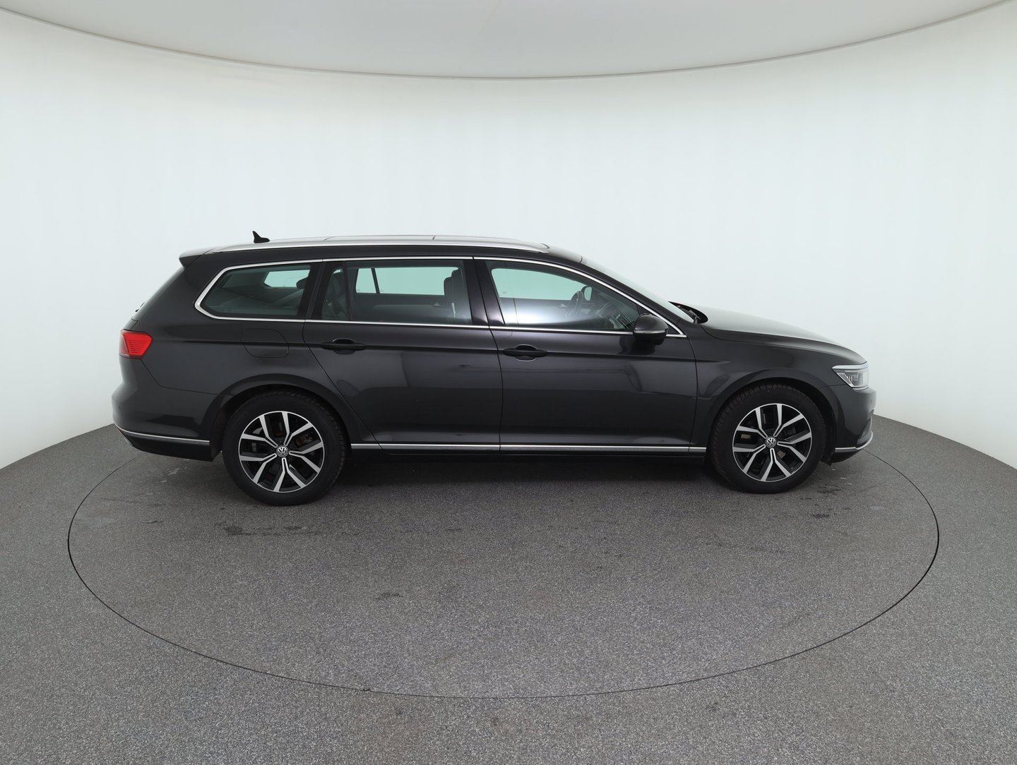 VW Passat Variant Highline TDI SCR DSG | Bild 4 von 30