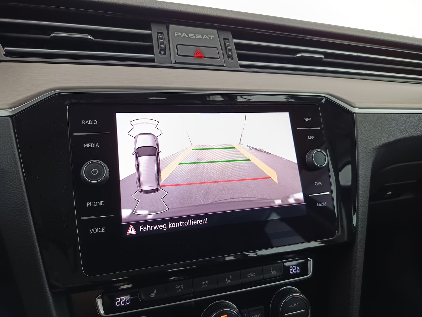 VW Passat Variant Highline TDI SCR DSG | Bild 19 von 30