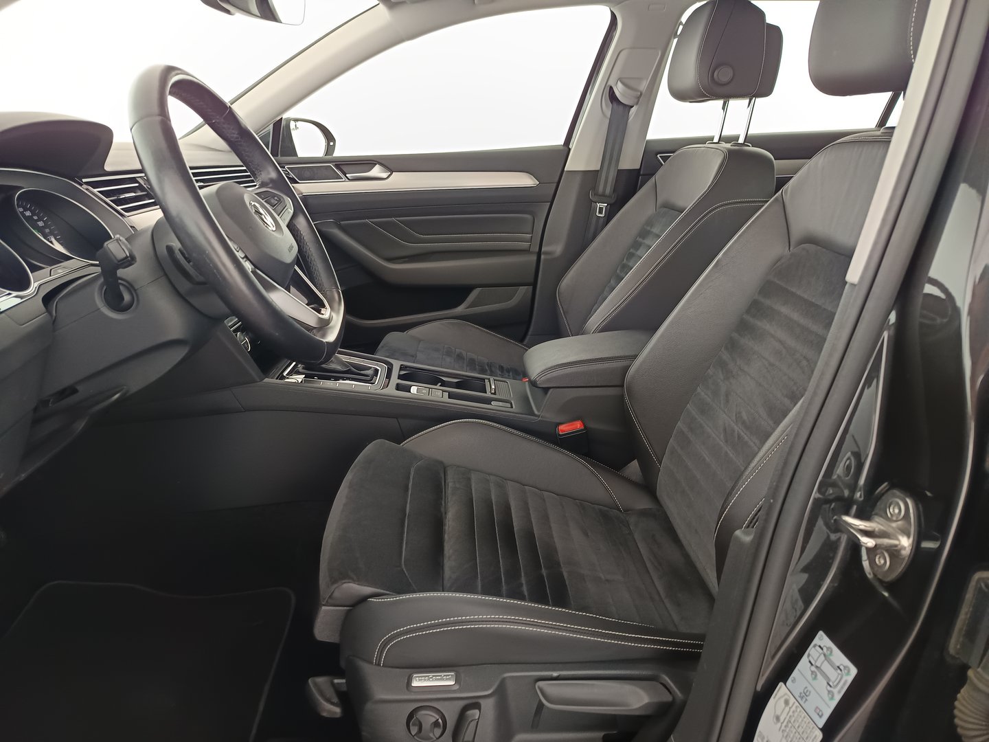 VW Passat Variant Highline TDI SCR DSG | Bild 13 von 30