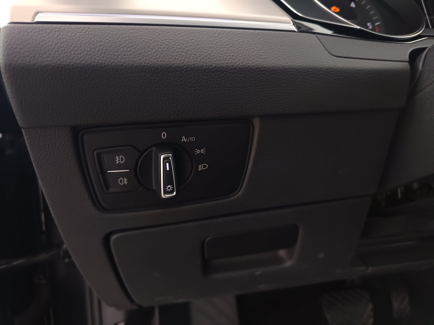 VW Passat Variant Highline TDI SCR DSG | Bild 12 von 30