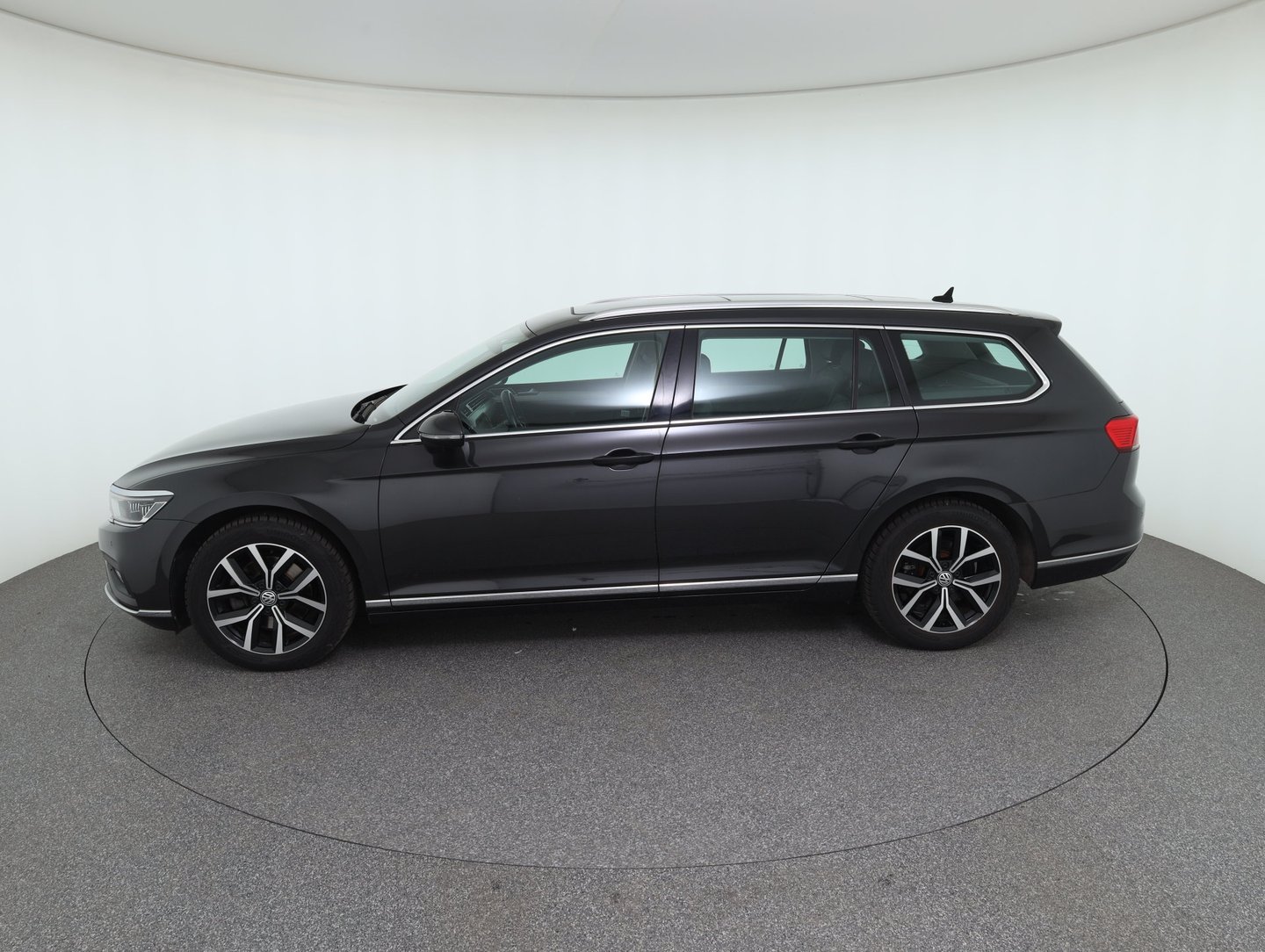 VW Passat Variant Highline TDI SCR DSG | Bild 8 von 30