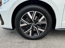 VW Touran R-Line TSI DSG in Pure White