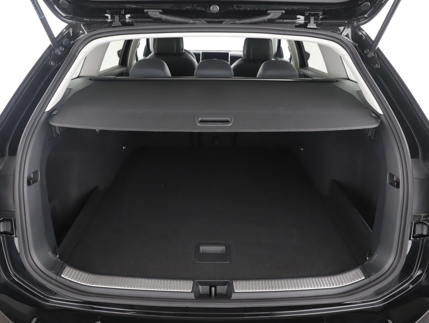 VW Passat Variant Business eTSI DSG | Bild 11 von 15