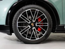 Porsche Cayenne S Coupé in mysticgrünmetallic