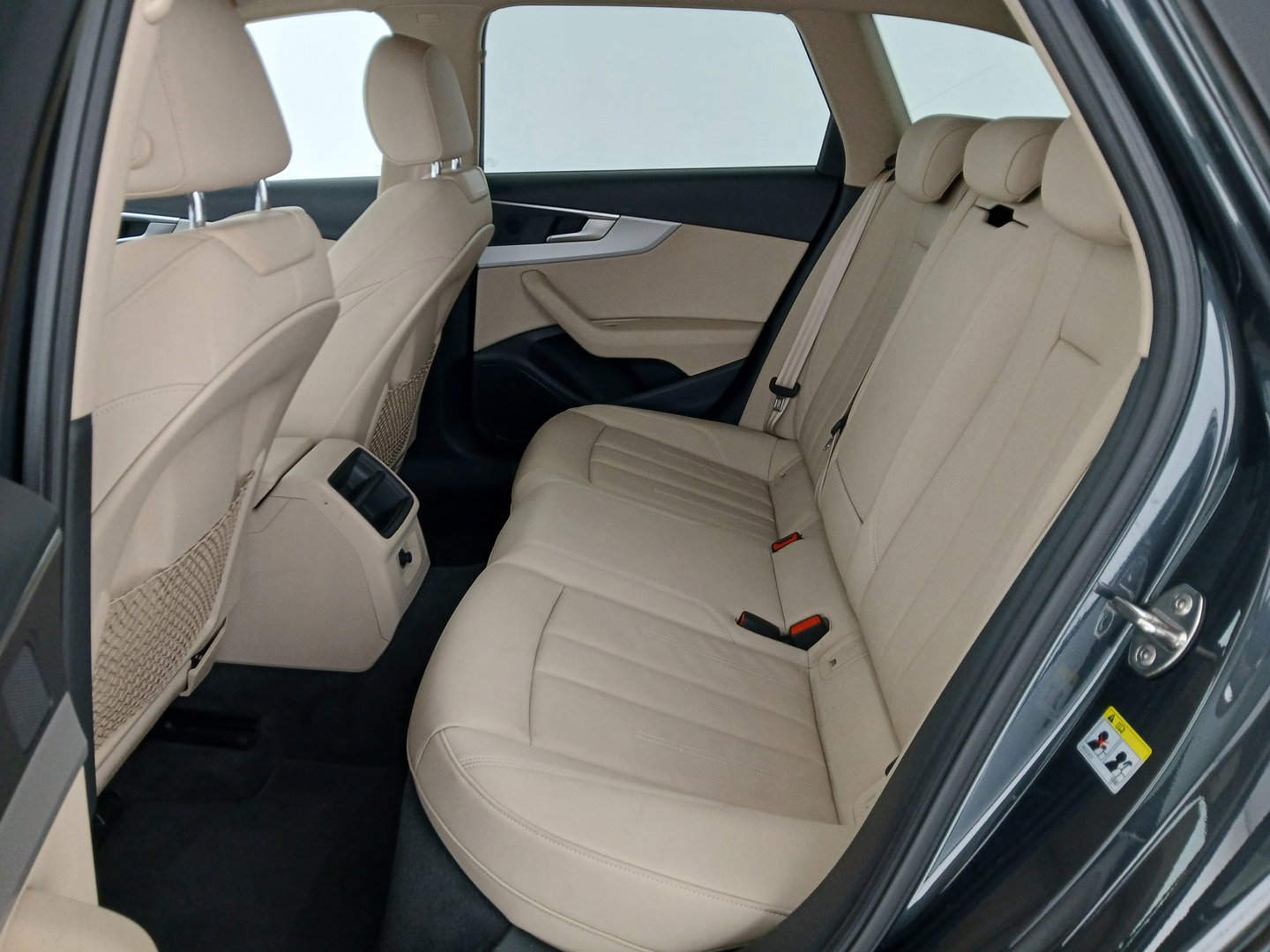 Audi A4 Avant 30 TDI advanced | Bild 28 von 32