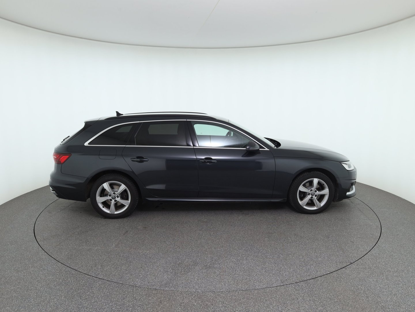 Audi A4 Avant 30 TDI advanced | Bild 4 von 32
