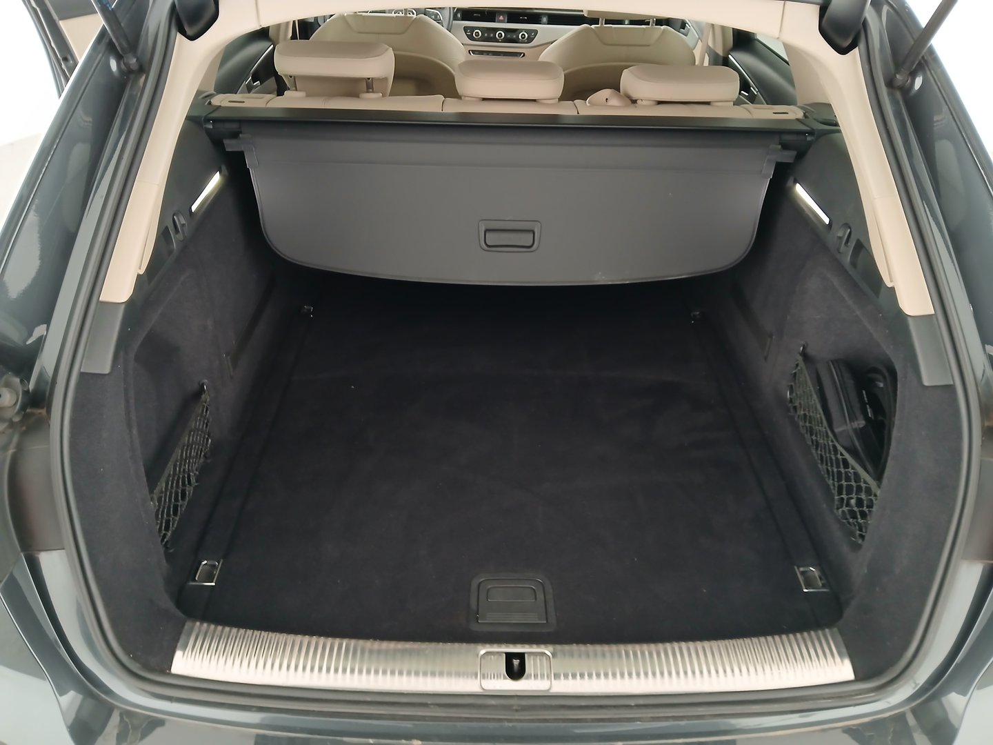 Audi A4 Avant 30 TDI advanced | Bild 29 von 32