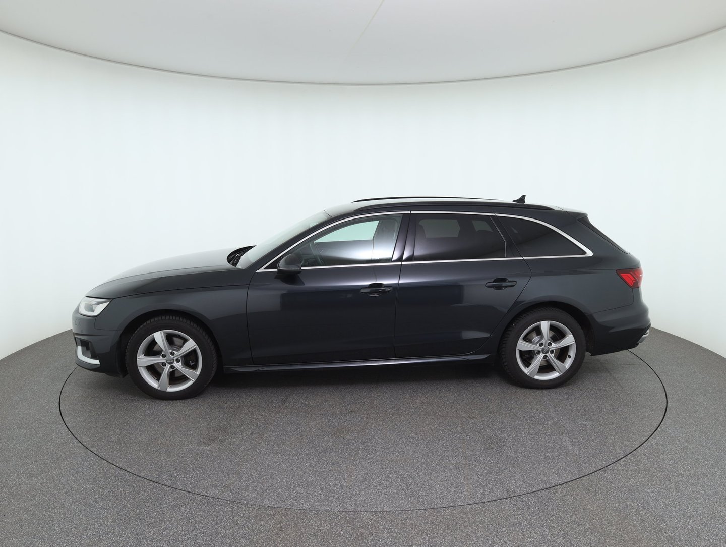Audi A4 Avant 30 TDI advanced | Bild 8 von 32