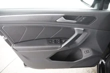 VW Tiguan R-Line 4Motion in DEEP BLACK PERLEFFEKT