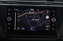 VW Tiguan R-Line 4Motion in DEEP BLACK PERLEFFEKT